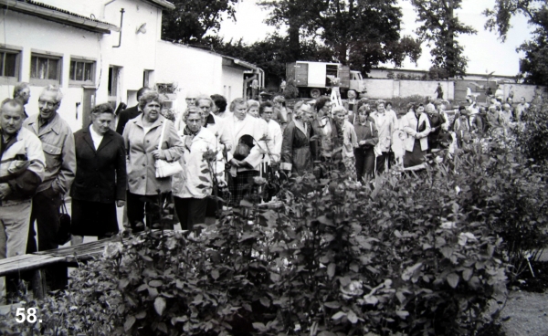 návštěvníci výstavy, 1986